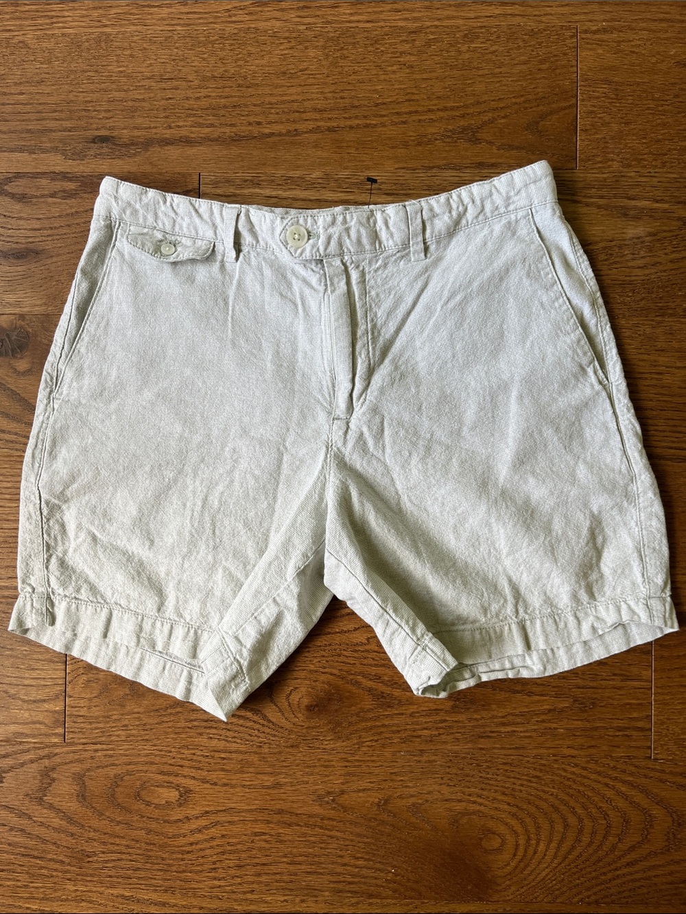 Banana Republic Men’s Linen Blend Shorts.